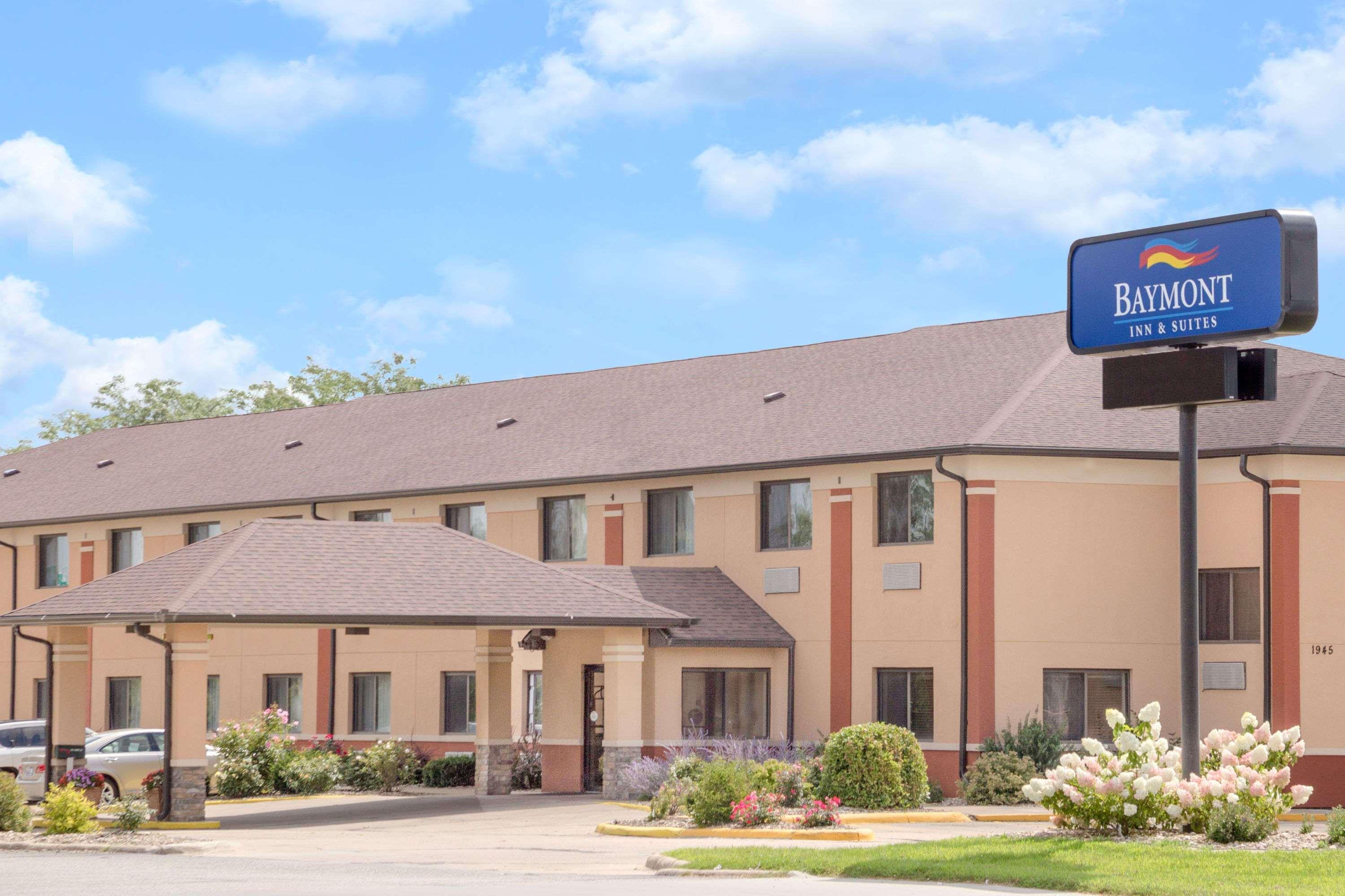 Hotel Baymont By Wyndham Waterloo Exteriér fotografie