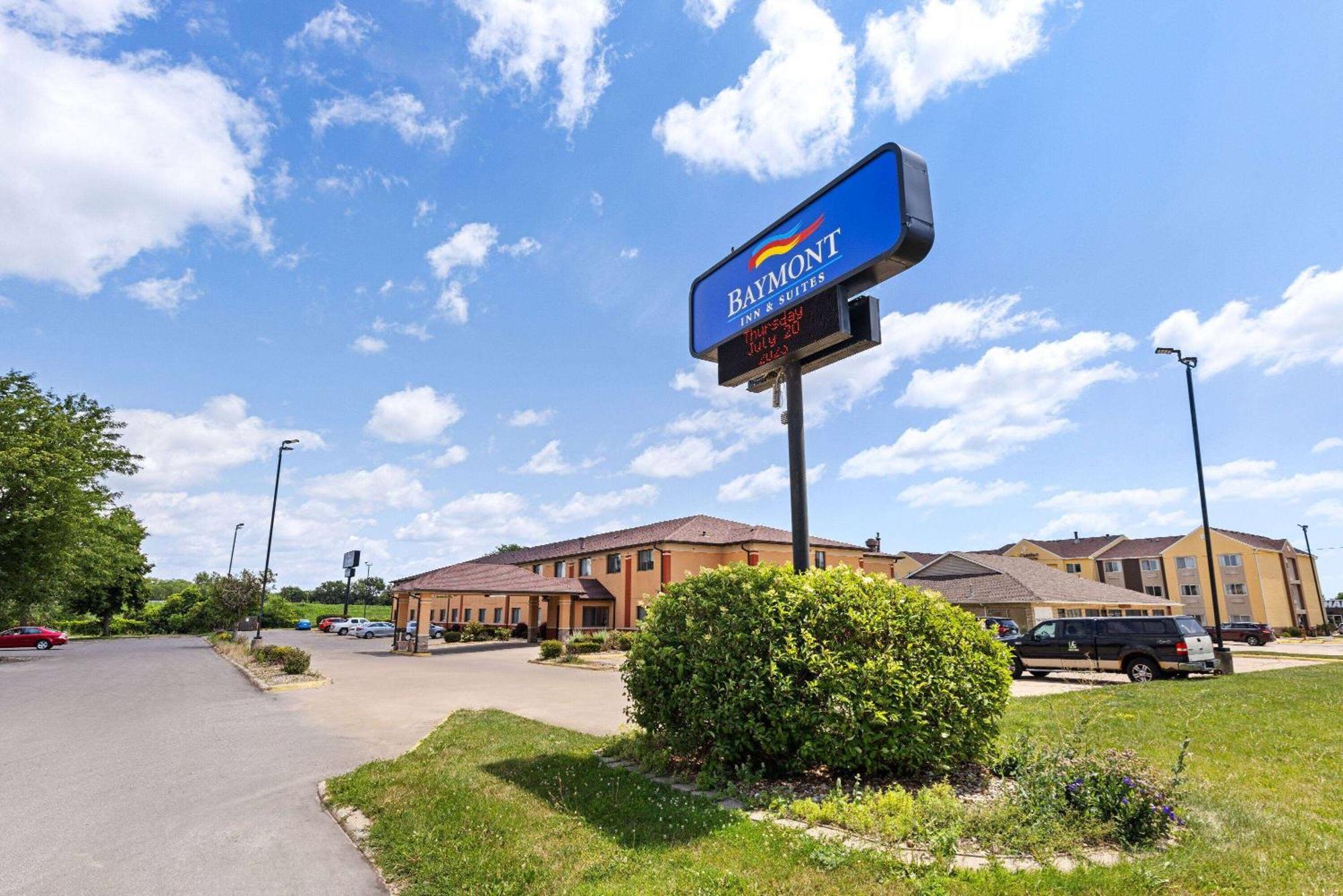 Hotel Baymont By Wyndham Waterloo Exteriér fotografie