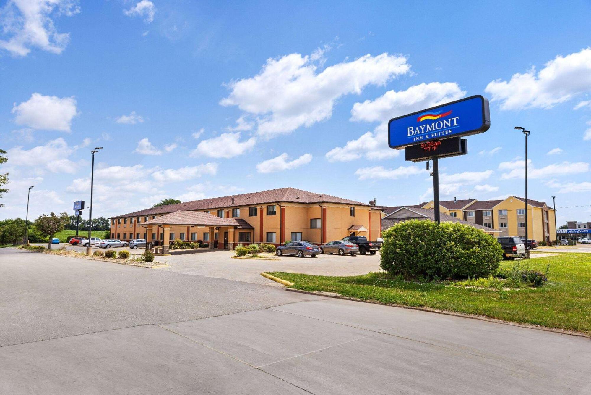 Hotel Baymont By Wyndham Waterloo Exteriér fotografie